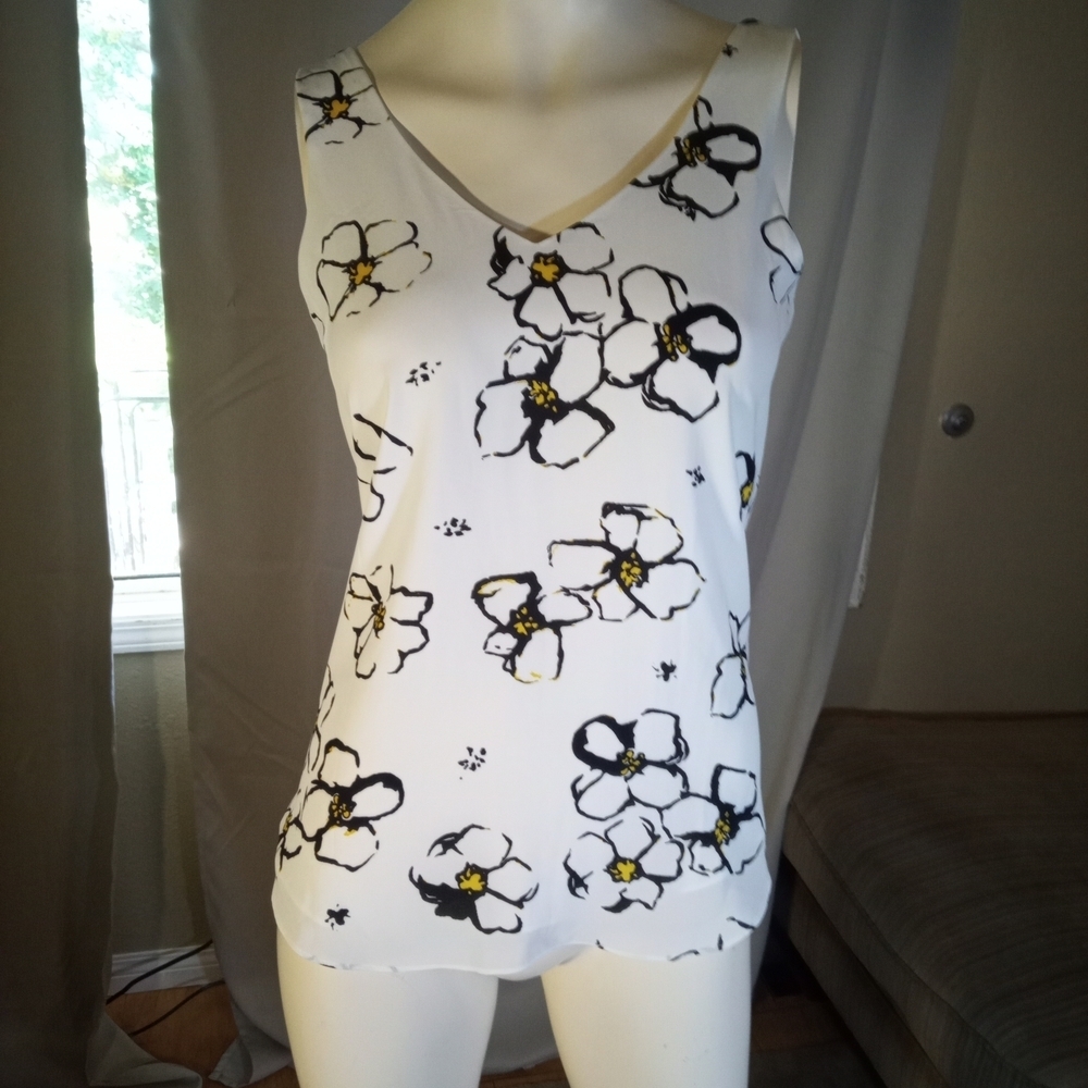 RW&CO. Cream Fitted Sleeveless Tank Top